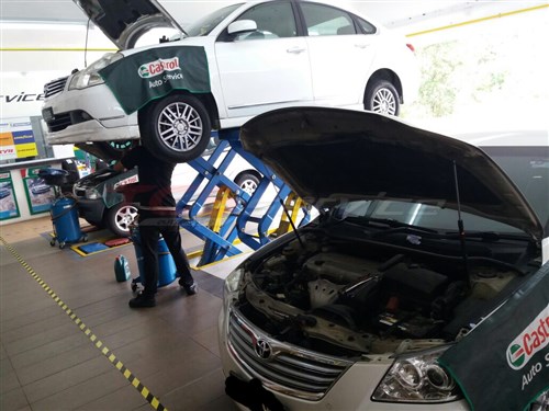 Car Engine Servicing